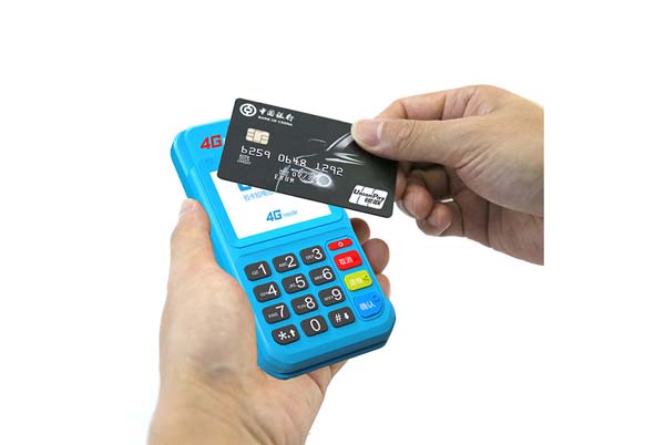 拉卡拉pos机能不能刷自己的信用卡（拉卡拉pos机可以刷微信支付宝吗）